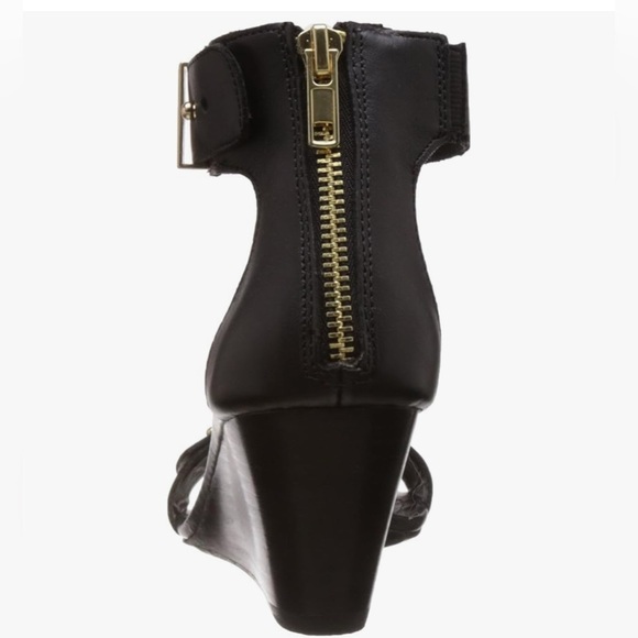 Woman's Steve Madden Black Narissaa Wedge. Size 8 - Picture 2 of 8